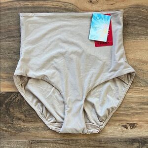 Shapewear Briefs Womens Sz Medium High Waist Tummy Control Nude Spanx NWT